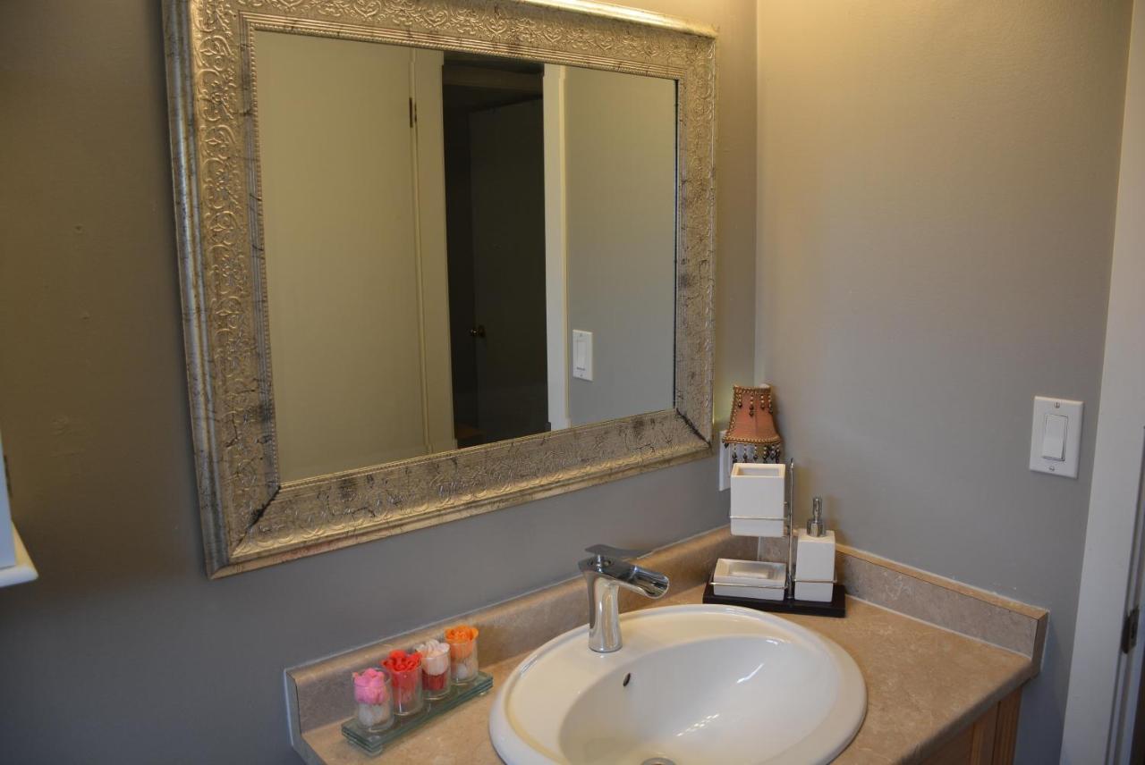 Aasra Home Kelowna Exteriör bild
