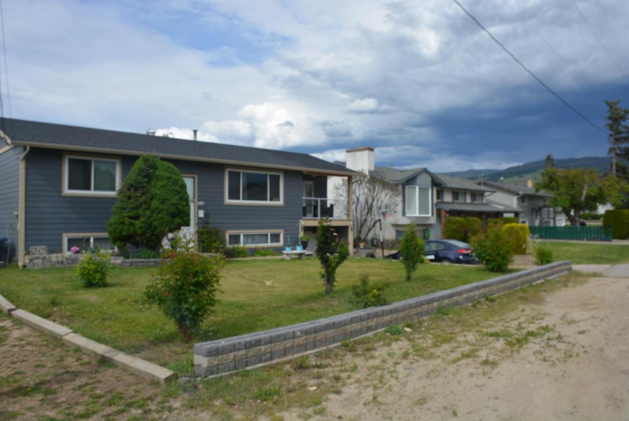 Aasra Home Kelowna Exteriör bild